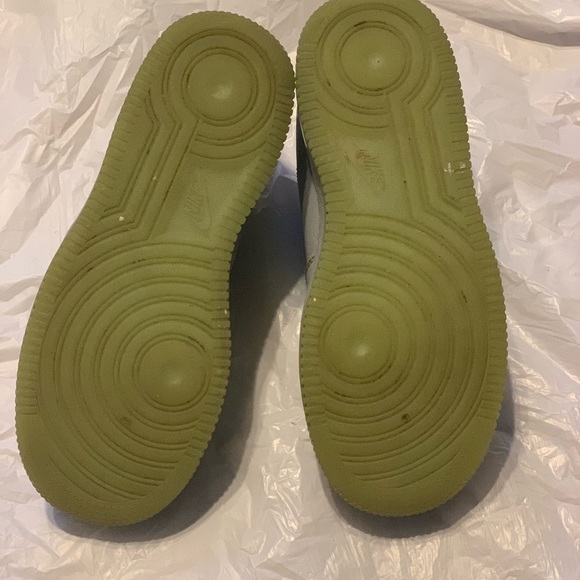 Boys Nike Air Force 1 LV8. Size 2Y. - Picture 5 of 6